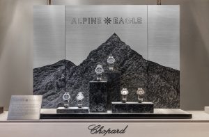 Soline d’Aboville, scénographer, October 2019, Alpine Eagle, Chopard windows, Paris. Alpine Eagle animation windows is as exceptional and unique as the eponymous Haute Horlogerie collection launched by the House Chopard this autumn : inspired by both the aesthetic qualities and the creation techniques, the animation relates the Swiss Alps through a real marquetry of materials that refers to the collection codes. © Géraldine Bruneel